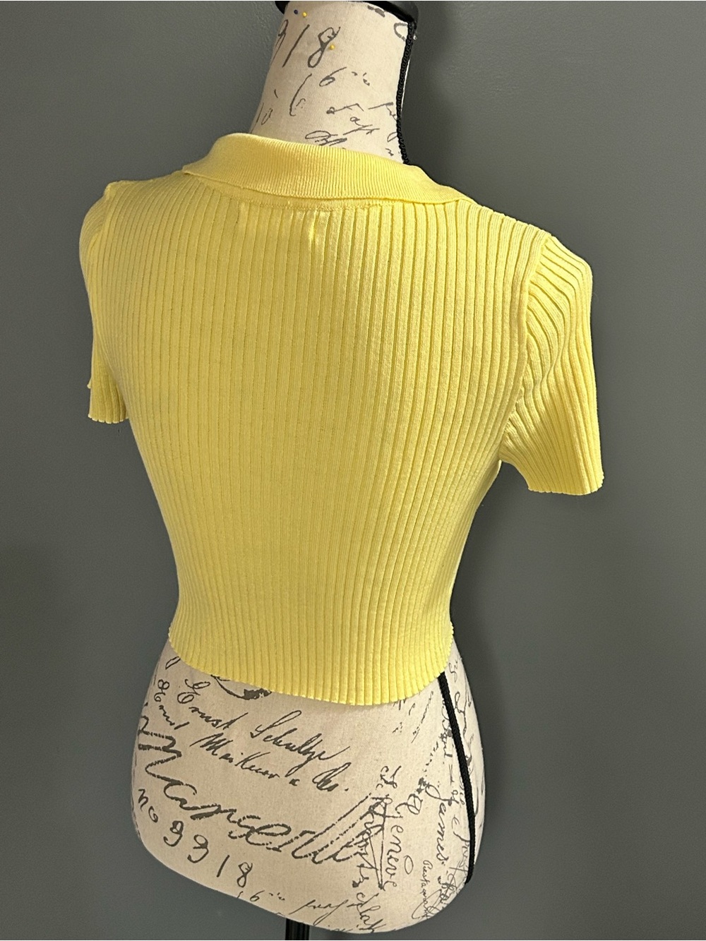 Yellow Ribbed Short-Sleeve Collared Button-Up Top - Picture 6 of 7
